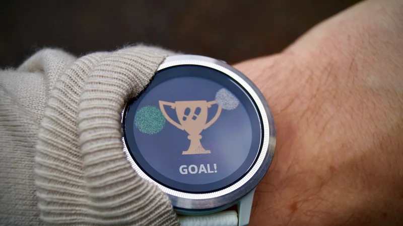 A smartwatch on the wrist mid-stride keeps pace data and energy levels visible when it matters most.