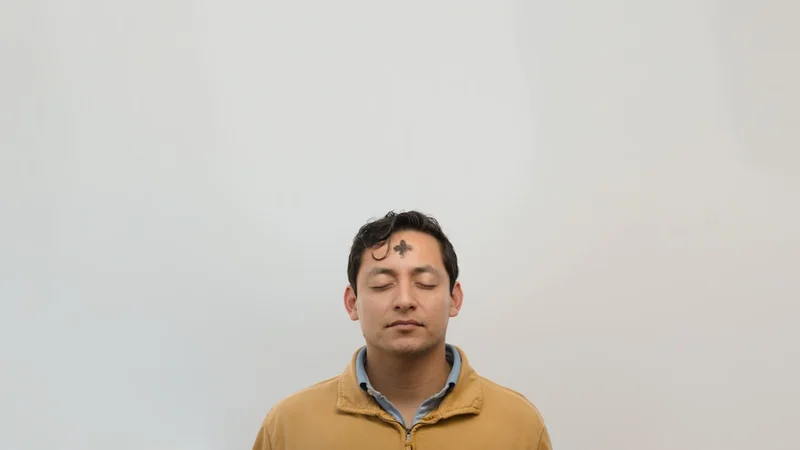 Four simple waveform diagrams showing cyclic sighing double-inhale pattern alongside box breathing, cyclic hyperventilation, and mindfulness — each labeled with its key characteristic